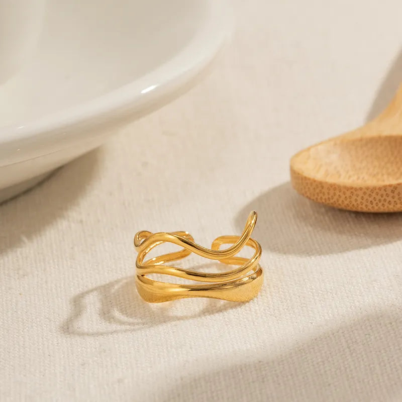 ✨ Anillo Ajustable Chapado en Oro 18k ✨ Disfruta de la elegancia con nuestro anillo ajustable chapado en oro de 18 quilates. Su diseño versátil se adapta cómodamente a cualquier dedo, ofreciendo un brillo duradero. Ideal para cualquier ocasión y fácil de combinar con otras joyas. ¡Un toque de lujo imprescindible para tu colección!