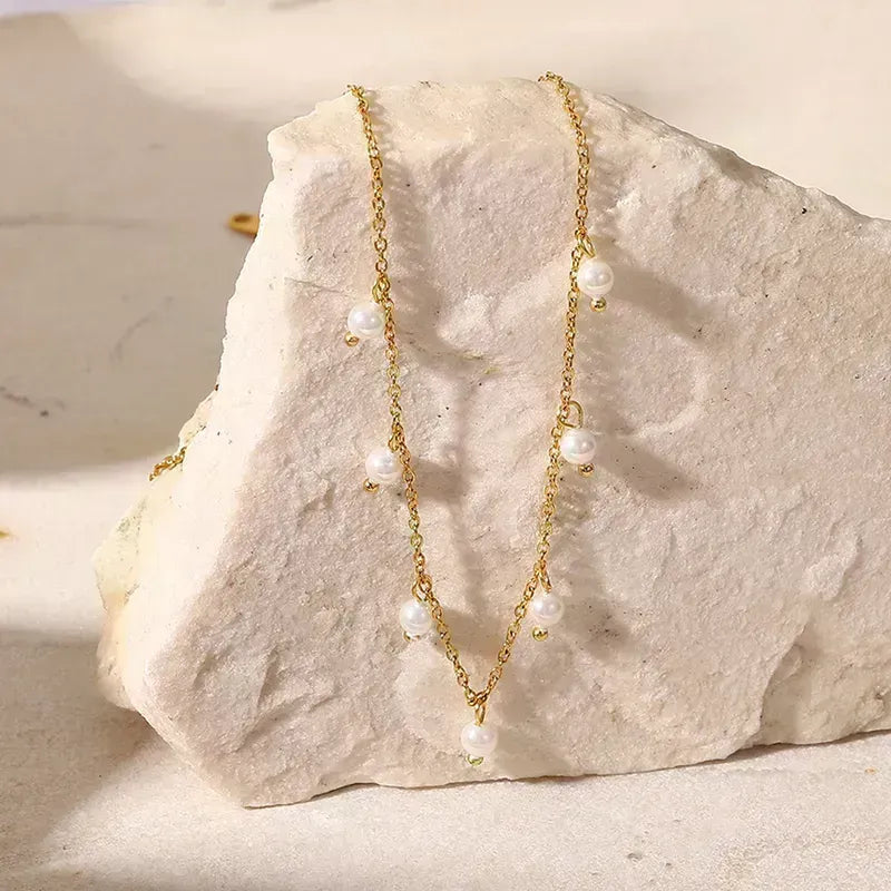 ✨ Collar Chapado en Oro 18k ✨ Descubre nuestro collar chapada en oro de 18 quilates, ideal para lucir elegante en cualquier ocasión. Con un brillo duradero y un diseño sofisticado, este collar es perfecto tanto para eventos especiales como para uso diario. Añade un toque de lujo a tu colección de joyería con este collar chapado en oro. Regalo para mujer. Regalo original para chicas. Regalo para novia. Regalo para madres. Regalo para amigas. Regalo para hermanas