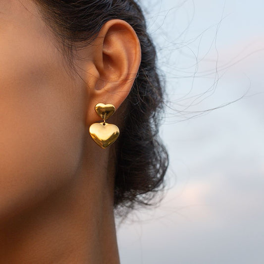 ✨ Pendientes Chapados en Oro 18k ✨ Descubre nuestros pendientes chapados en oro de 18 quilates, ideales para lucir elegante en cualquier ocasión. Con un brillo duradero y un diseño sofisticado, estos pendientes son perfectos tanto para eventos especiales como para el uso diario. Añade un toque de lujo y estilo a tu colección de joyería con estos elegantes pendientes chapados en oro.Regalo para mujer. Regalo original para chicas. Regalo para novia. Regalo para madres. Regalo para amigas. Regalo para hermanas