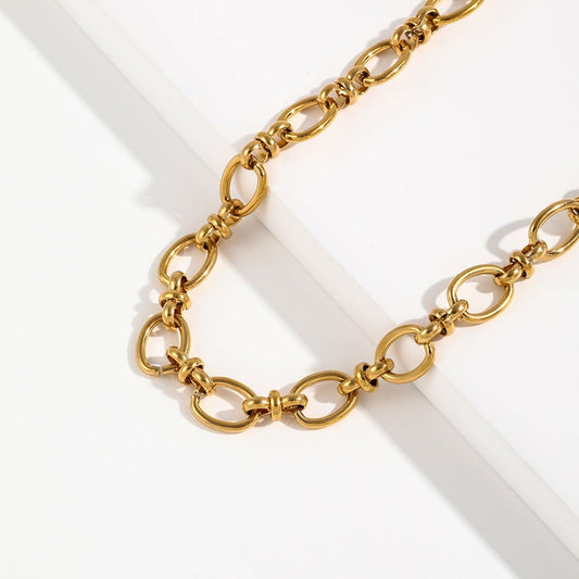 ✨ Cadena Chapada en Oro 18k ✨ Luce elegante con nuestras cadenas chapadas en oro de 18 quilates. Con un brillo duradero y un diseño sofisticado, esta cadena es perfecta para cualquier ocasión. Ideal para eventos especiales y uso diario. ¡Añade esta cadena de oro a tu colección de joyería y destaca con estilo!