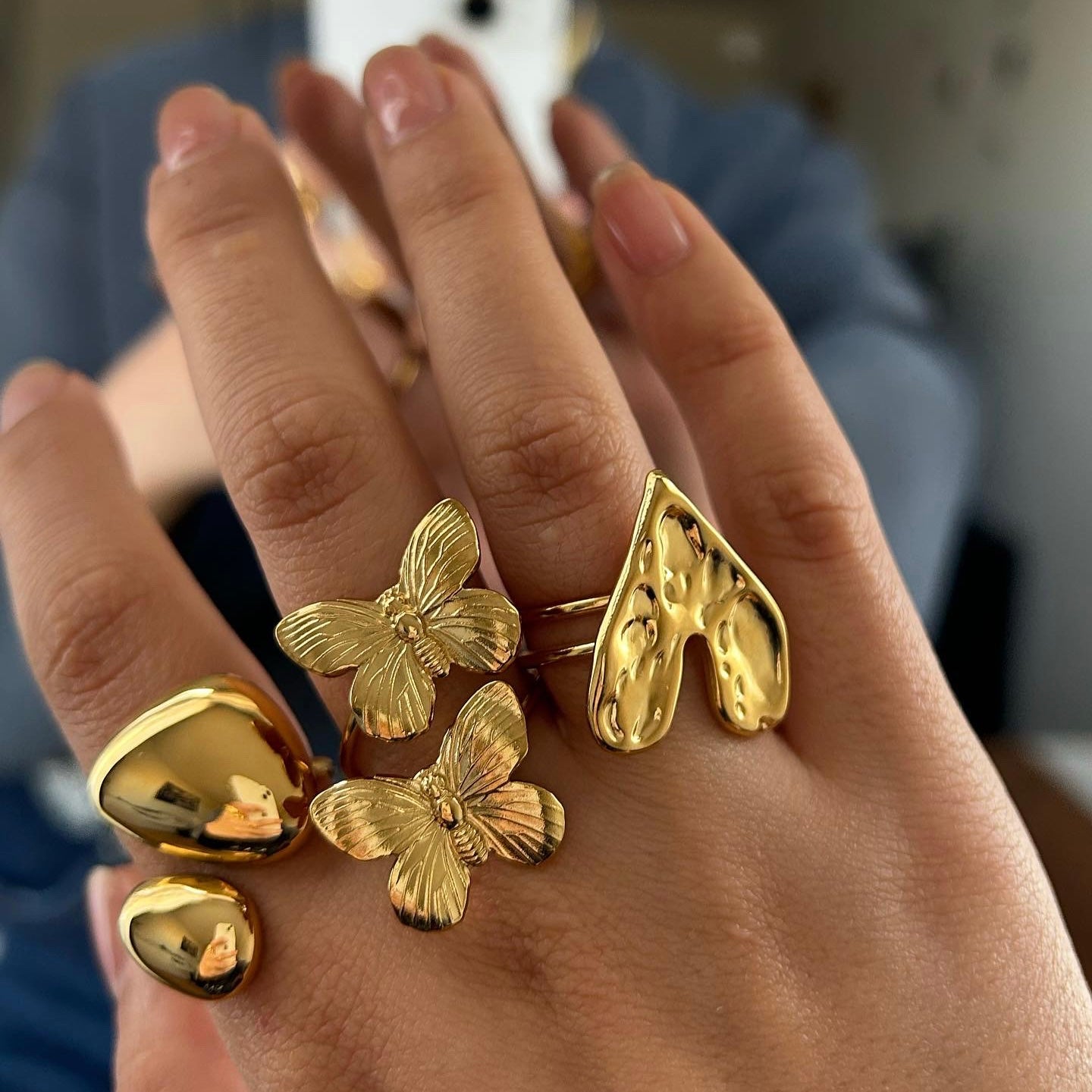 ✨ Anillo Ajustable Chapado en Oro 18k ✨  Luce sofisticada con nuestro anillo ajustable chapado en oro de 18 quilates. Elegante y cómodo, se adapta perfectamente a cualquier dedo. Ideal para todas las ocasiones y perfecto para combinar con otras joyas. ¡Añade un toque de lujo a tu estilo diario!