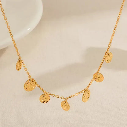 ✨ Collar Chapado en Oro 18k ✨  Descubre nuestro collar chapada en oro de 18 quilates, ideal para lucir elegante en cualquier ocasión. Con un brillo duradero y un diseño sofisticado, este collar es perfecta tanto para eventos especiales como para uso diario. Añade un toque de lujo a tu colección de joyería con este collar chapado en oro.