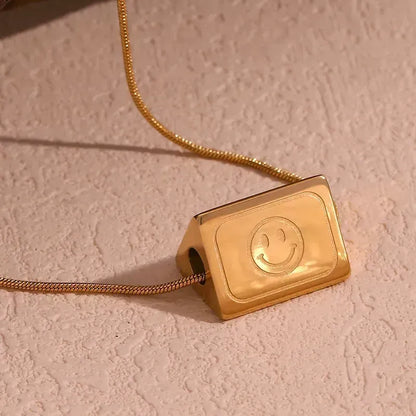 ✨ Cadena Chapada en Oro 18k ✨  Descubre nuestro collar chapada en oro de 18 quilates, ideal para lucir elegante en cualquier ocasión. Con un brillo duradero y un diseño sofisticado, esta cadena es perfecta tanto para eventos especiales como para uso diario. Añade un toque de lujo a tu colección de joyería con esta cadena de oro.