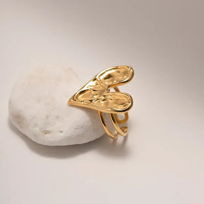 Anillo de acero inoxidable chapado en oro 18k con corazón 