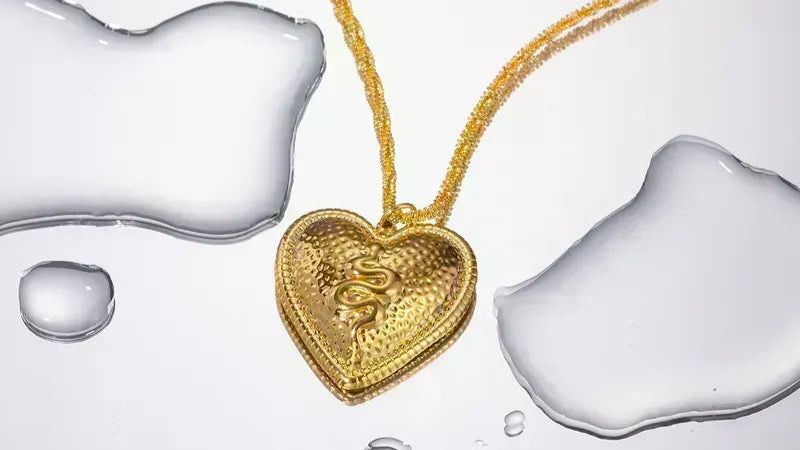 ✨ Collar Chapado en Oro 18k ✨  Descubre nuestro collar chapada en oro de 18 quilates, ideal para lucir elegante en cualquier ocasión. Con un brillo duradero y un diseño sofisticado, este collar es perfecta tanto para eventos especiales como para uso diario. Añade un toque de lujo a tu colección de joyería con este collar chapado en oro. Regalo para mujer. Regalo original para chicas. Regalo para novia