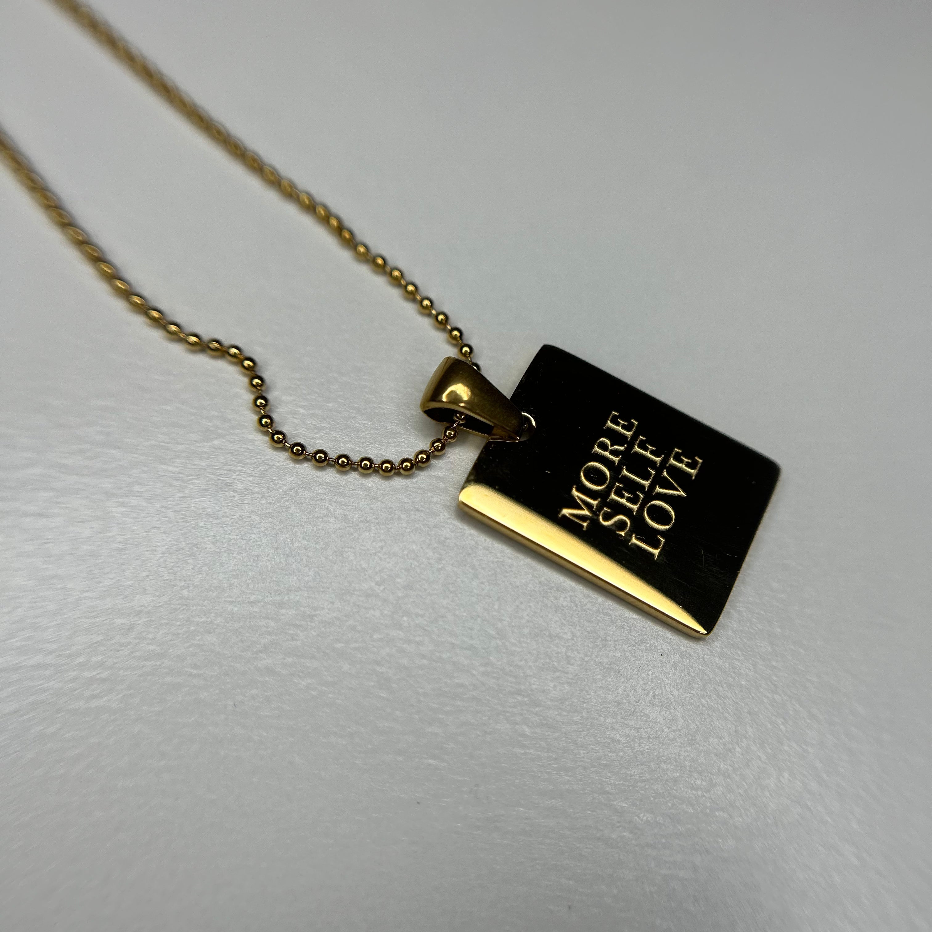 ✨ Collar Chapado en Oro 18k ✨ Descubre nuestro collar chapada en oro de 18 quilates, ideal para lucir elegante en cualquier ocasión. Con un brillo duradero y un diseño sofisticado, este collar es perfecto tanto para eventos especiales como para uso diario. Añade un toque de lujo a tu colección de joyería con este collar chapado en oro.