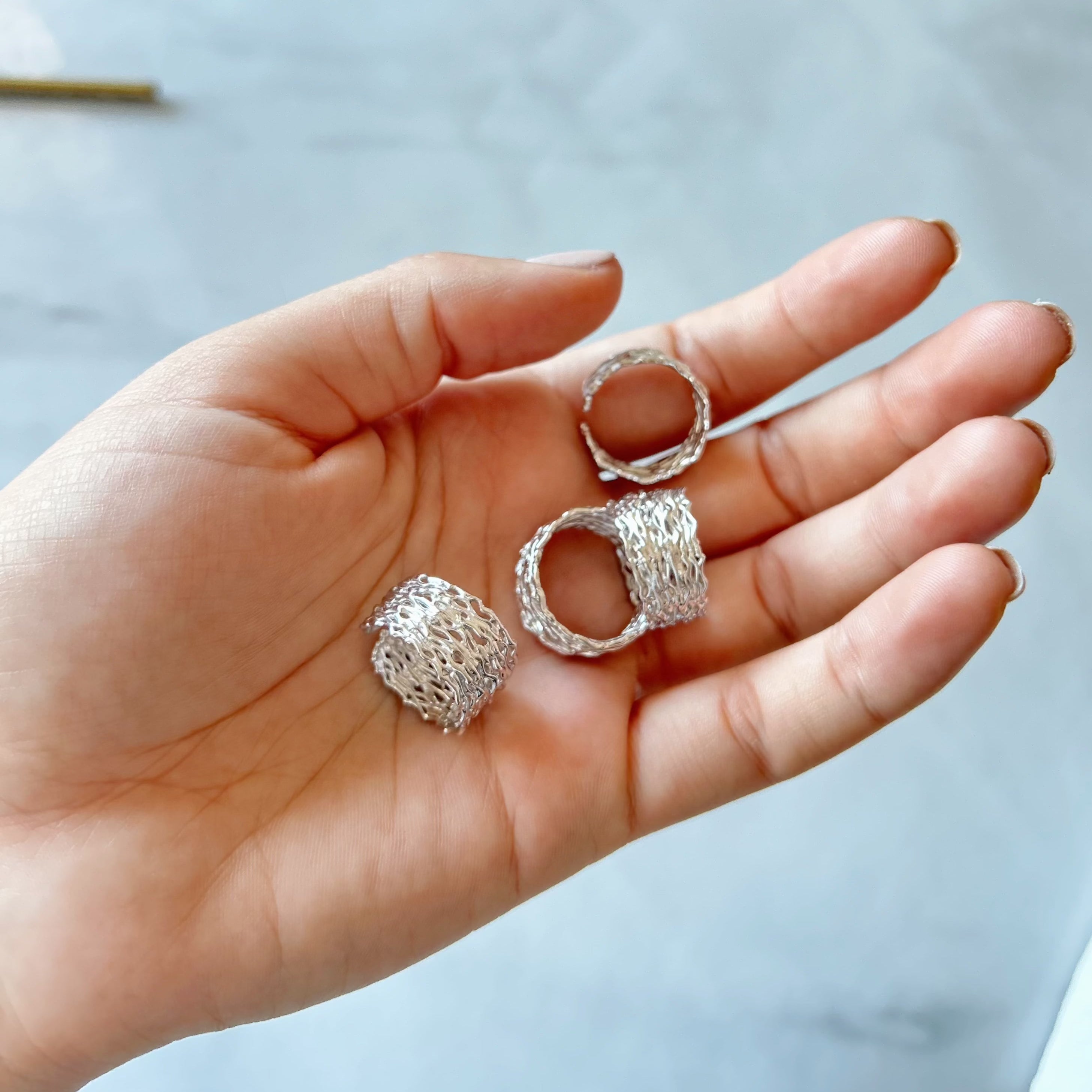 Anillo Doble Abierto Diseño Moderno y Versátil de Plata 1ª Ley