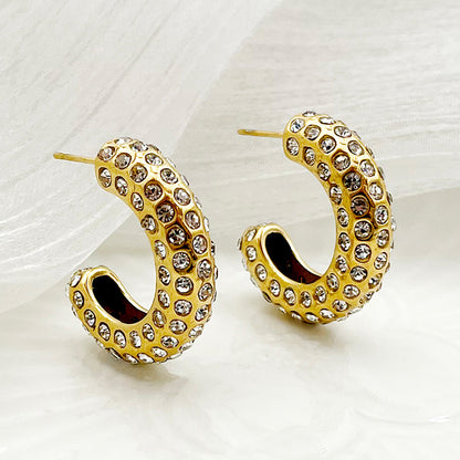 ✨ Pendientes Chapados en Oro 18k ✨ Descubre nuestros pendientes chapados en oro de 18 quilates, ideales para lucir elegante en cualquier ocasión. Con un brillo duradero y un diseño sofisticado, estos pendientes son perfectos tanto para eventos especiales como para el uso diario. Añade un toque de lujo y estilo a tu colección de joyería con estos elegantes pendientes chapados en oro.Regalo para mujer. Regalo original para chicas. Regalo para novia. Regalo para madres. Regalo para amigas. Regalo para hermanas