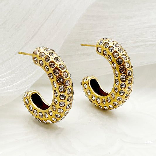 ✨ Pendientes Chapados en Oro 18k ✨ Descubre nuestros pendientes chapados en oro de 18 quilates, ideales para lucir elegante en cualquier ocasión. Con un brillo duradero y un diseño sofisticado, estos pendientes son perfectos tanto para eventos especiales como para el uso diario. Añade un toque de lujo y estilo a tu colección de joyería con estos elegantes pendientes chapados en oro.Regalo para mujer. Regalo original para chicas. Regalo para novia. Regalo para madres. Regalo para amigas. Regalo para hermanas