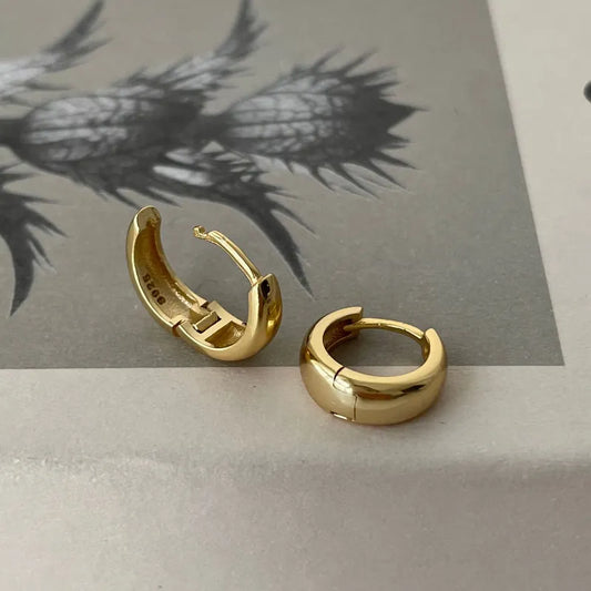 ✨ Pendientes Chapados en Oro 18k ✨ Descubre nuestros pendientes chapados en oro de 18 quilates, ideales para lucir elegante en cualquier ocasión. Con un brillo duradero y un diseño sofisticado, estos pendientes son perfectos tanto para eventos especiales como para el uso diario. Añade un toque de lujo y estilo a tu colección de joyería con estos elegantes pendientes chapados en oro.Regalo para mujer. Regalo original para chicas. Regalo para novia. Regalo para madres. Regalo para amigas. Regalo para hermanas