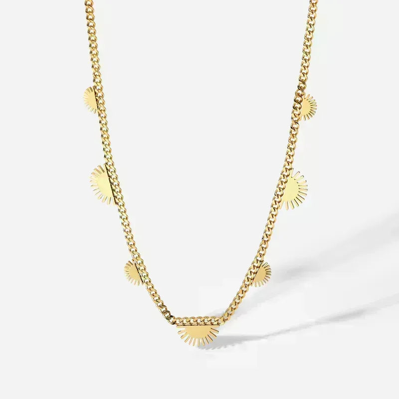 ✨ Collar Chapado en Oro 18k ✨  Descubre nuestro collar chapada en oro de 18 quilates, ideal para lucir elegante en cualquier ocasión. Con un brillo duradero y un diseño sofisticado, este collar es perfecta tanto para eventos especiales como para uso diario. Añade un toque de lujo a tu colección de joyería con este collar chapado en oro. Regalo para mujer. Regalo original para chicas. Regalo para novia
