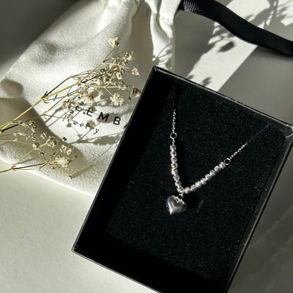 ✨Collar de plata de 1ªley✨ Descubre nuestro collar de plata de 1ªley, ideal para lucir elegante en cualquier ocasión. Con un brillo duradero y un diseño sofisticado, este collar es perfecto tanto para eventos especiales como para uso diario. Añade un toque de lujo a tu colección de joyería con este collar de plata de 1ª ley.