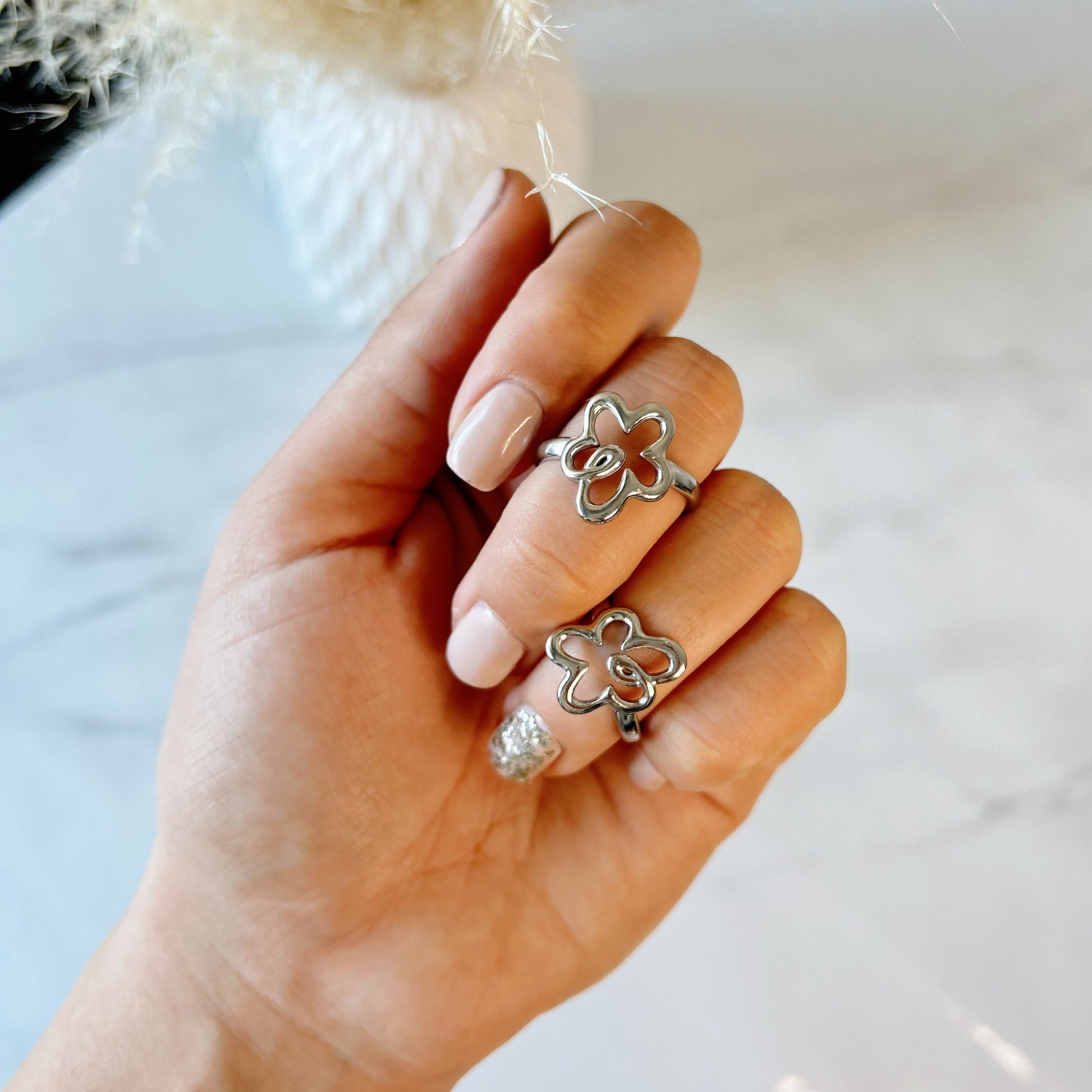Anillo ajustable plateado. Anillo ajustable para todos los dedos